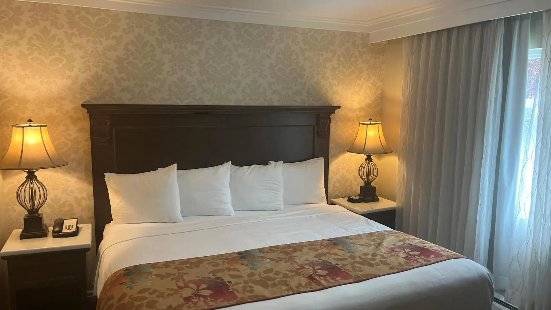 Arbutus Inn Victoria Canada